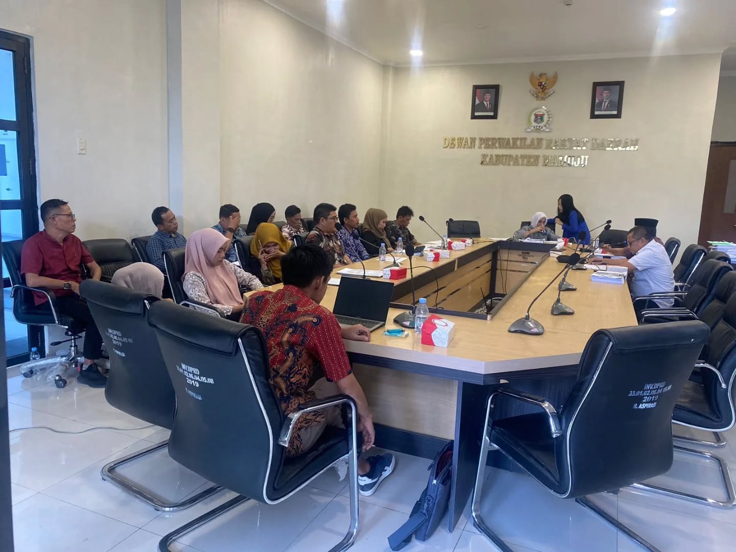 Badan Pendapatan Daerah (Bapenda) Kabupaten Mamuju menghadiri rapat Panitia Khusus (Pansus)