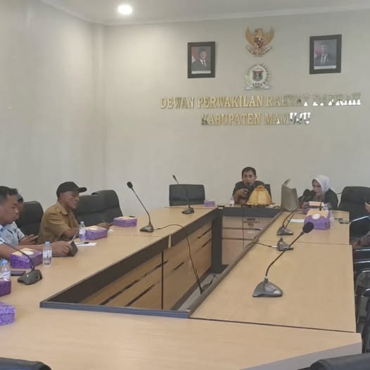 Bapenda Hadiri Rapat Komisi DPRD Kabupaten Mamuju