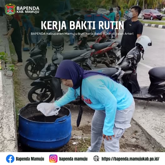 BAPENDA Kabupaten Mamuju Ikuti Kerja Bakti Rutin di Jalan Arteri
